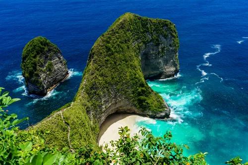 Klungkung & Nusa Penida — The Island Wonders & Ancient Courts